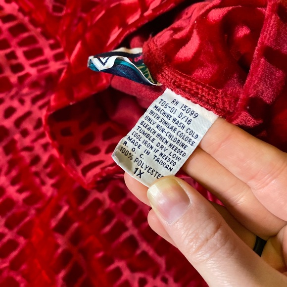 Vintage red velvet turtleneck - Picture 5 of 7